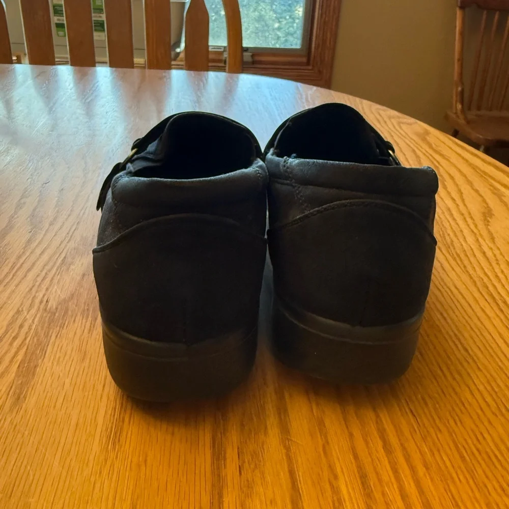 Easy Street Women's Black Slip-On Loafers
